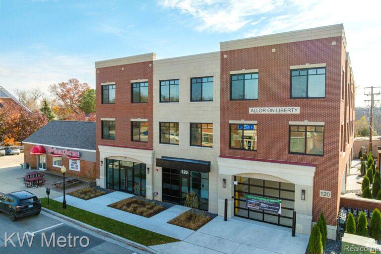 120 E Liberty St, Milford