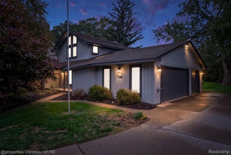 7568 Sweetbriar, West Bloomfield