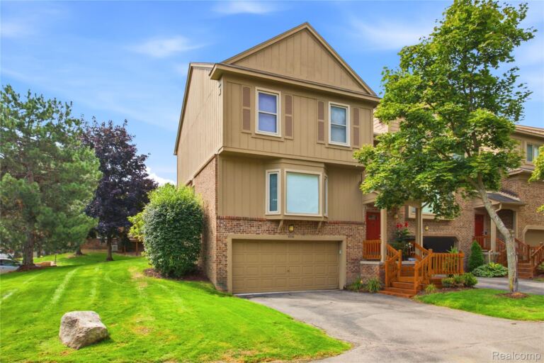 6306 Aspen Ridge Blvd, West Bloomfield