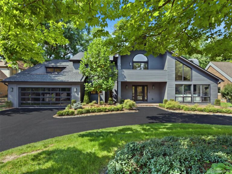 3228 Pine Lake Rd, West Bloomfield