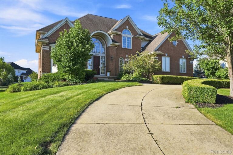 3603 N Century Oak Cir, Oakland Charter Township