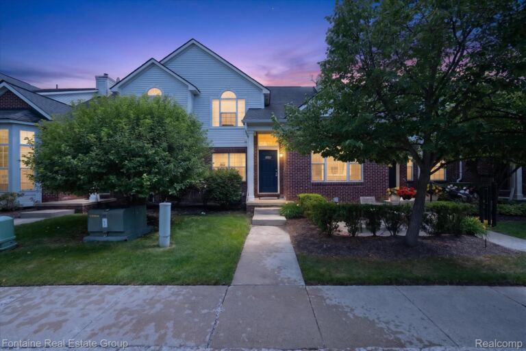 14203 Adri Cir, Commerce Charter Township
