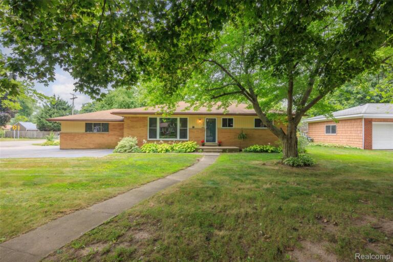 3437 Fort Dr, Waterford