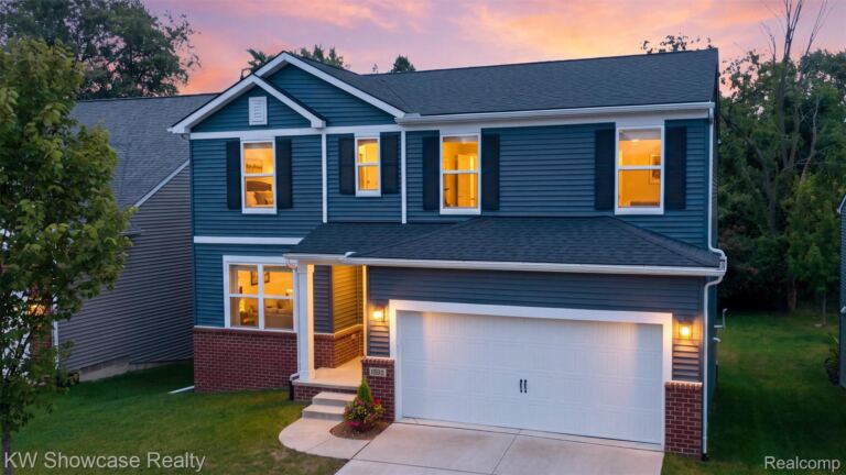 1592 Beachwood Dr, Walled Lake