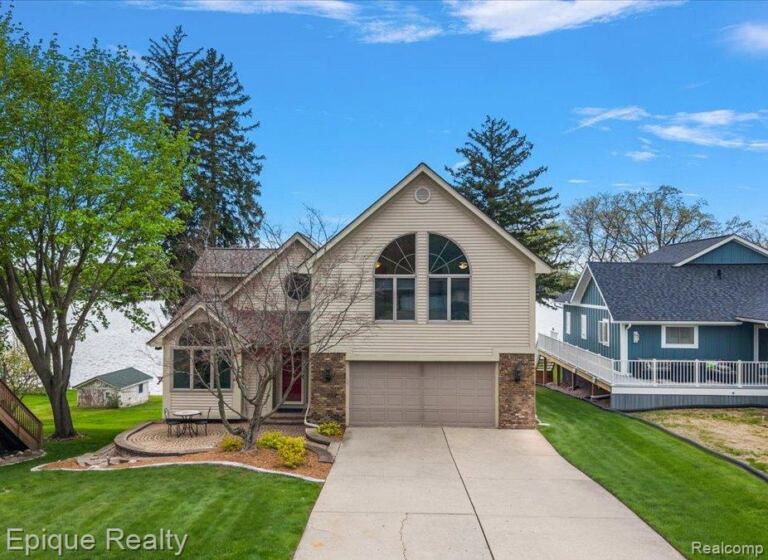 4521 Parnell Dr, Waterford