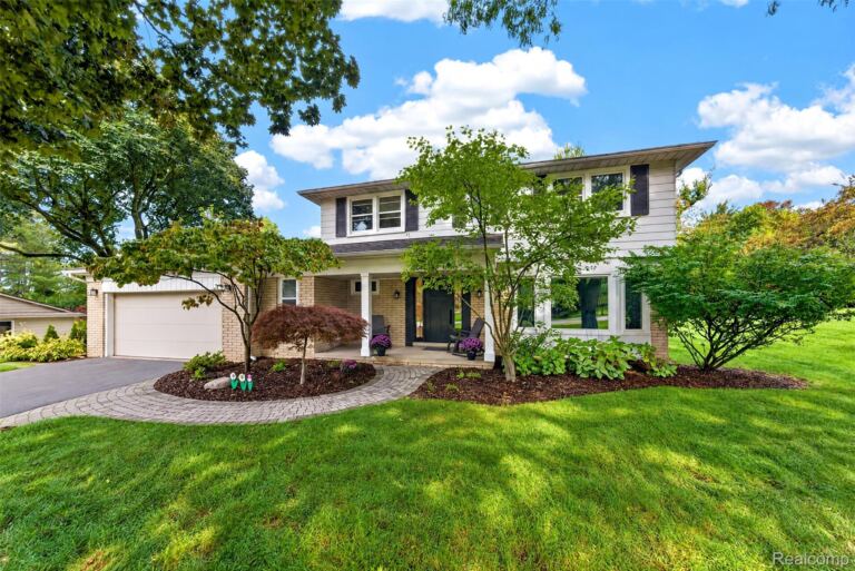 3646 Tyrconnel Trl, West Bloomfield