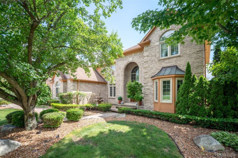 2935 Ivy Hill Dr, Commerce Charter Township