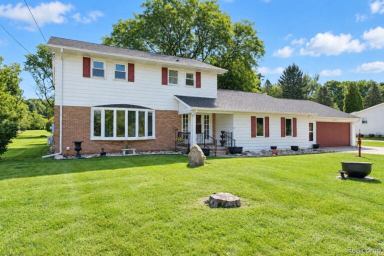 11462 Vista Dr, Tyrone Township
