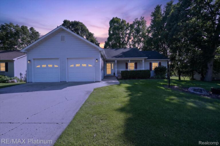 2410 Chestnut Bnd, Oceola Township