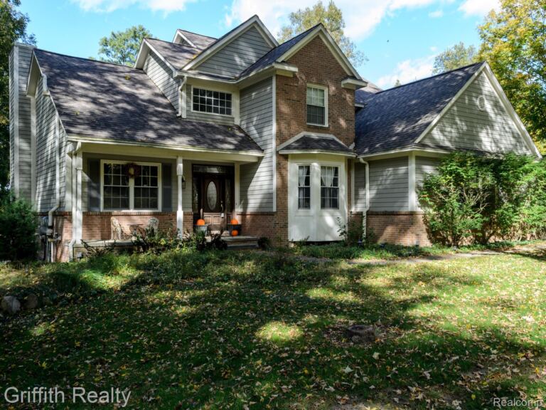 10183 Silver Lake Rd, Green Oak Township