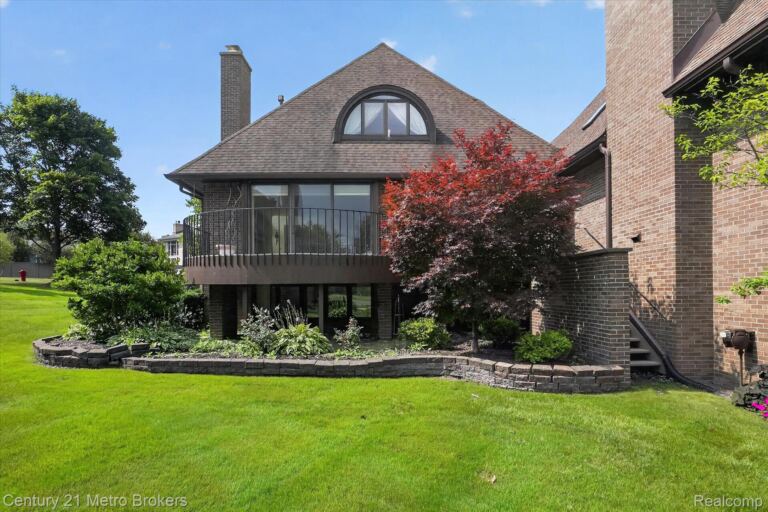 9095 S Saginaw Rd, Grand Blanc