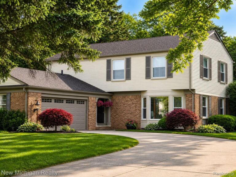4312 S McNay Ct, West Bloomfield