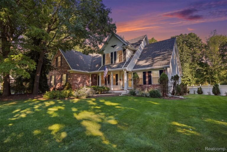 4909 Yax Pointe Dr, Marion Township