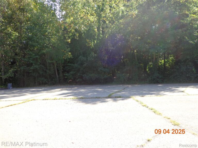 1928 Mist Wood Dr, Hartland