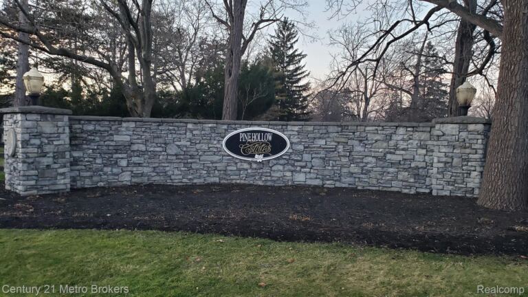 8015 Bridle Path Ct, Grand Blanc