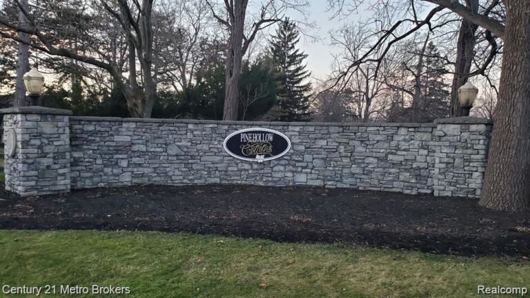 6324 Bridle Path, Grand Blanc