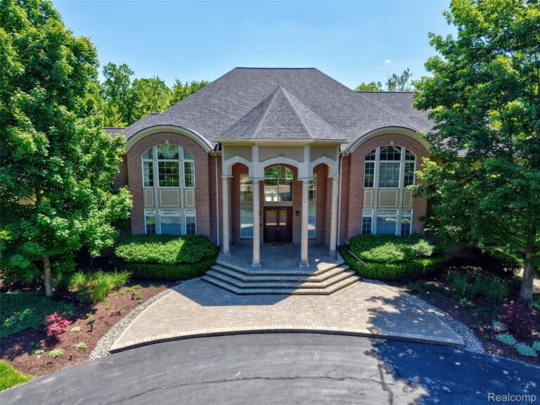 8479 Misty Mdws, Grand Blanc