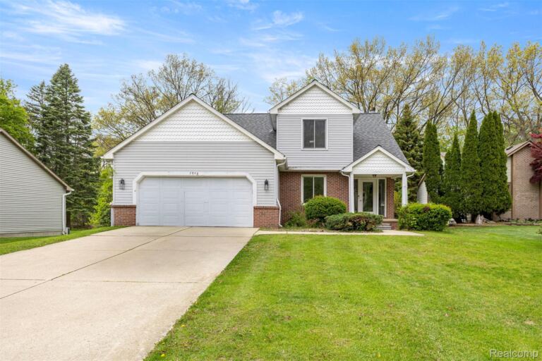 7978 Hoffman Dr, Waterford