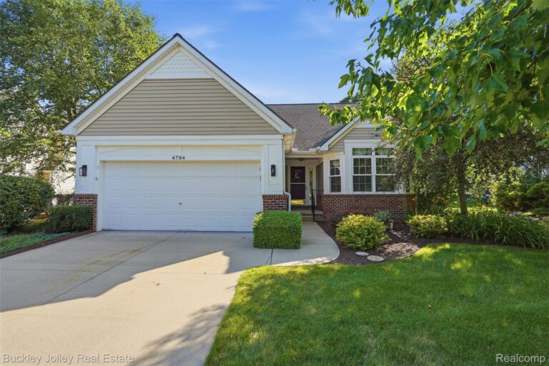 4784 New Haven Dr, Genoa Township