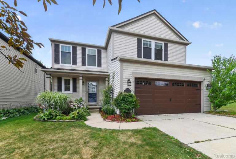 5082 Whispering Glen Trl, Grand Blanc