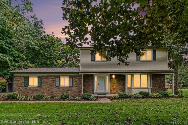 3305 Harvey Lake Rd, Highland Charter Township