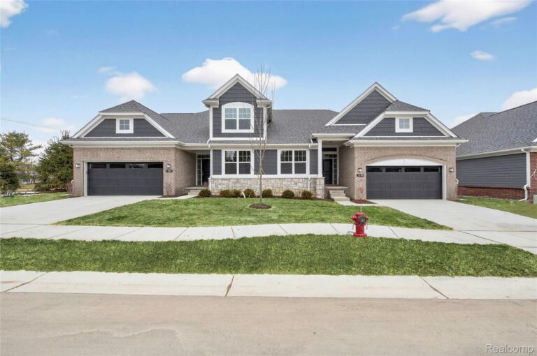 1496 Turner Dr, Commerce Charter Township