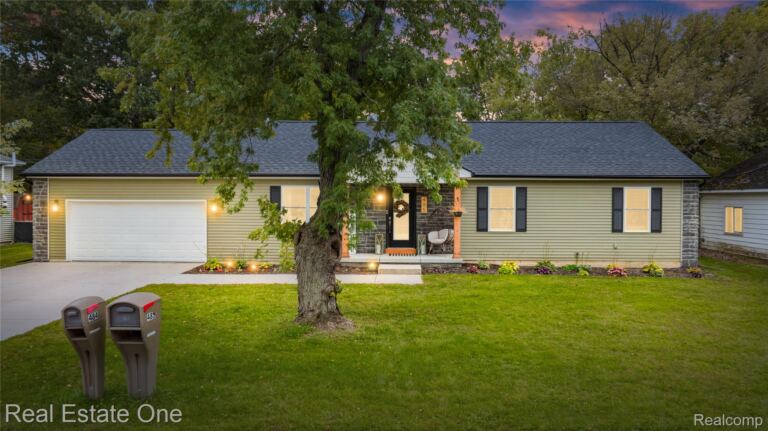 485 W Beechdale St W, Commerce Charter Township