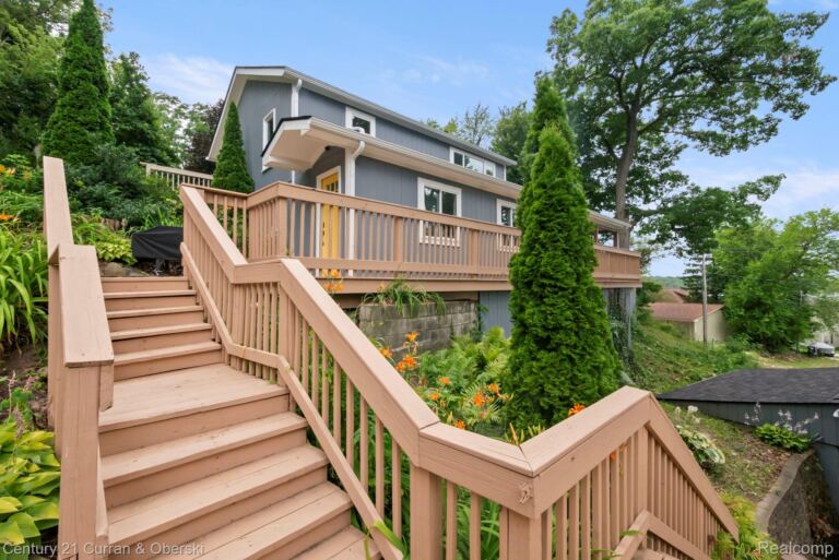 10492 Lake Shore Dr, Tyrone Township