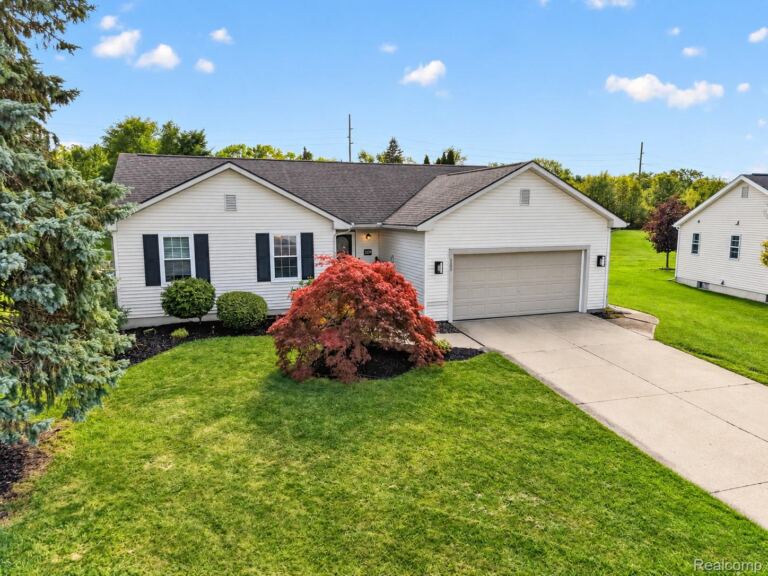 2259 Hickory Circle Dr, Oceola Township