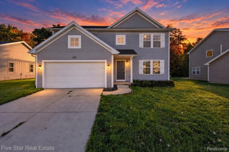 3668 Amber Oaks Dr, Howell Township