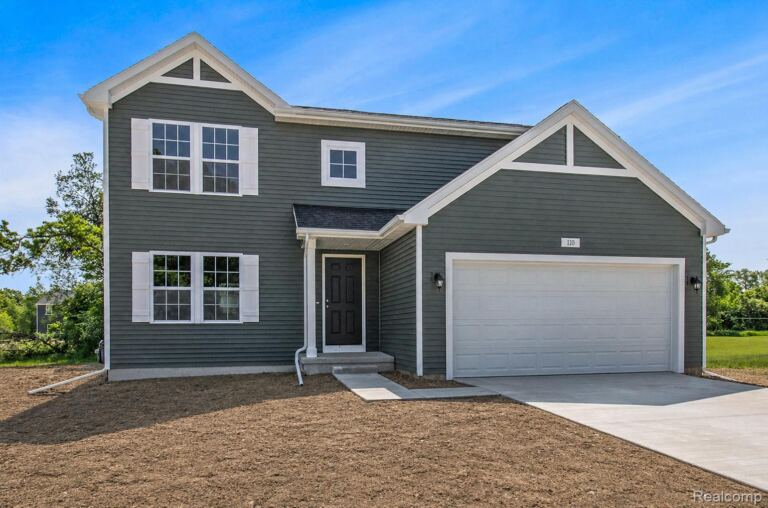 1967 Lockerbie Ln, Hartland