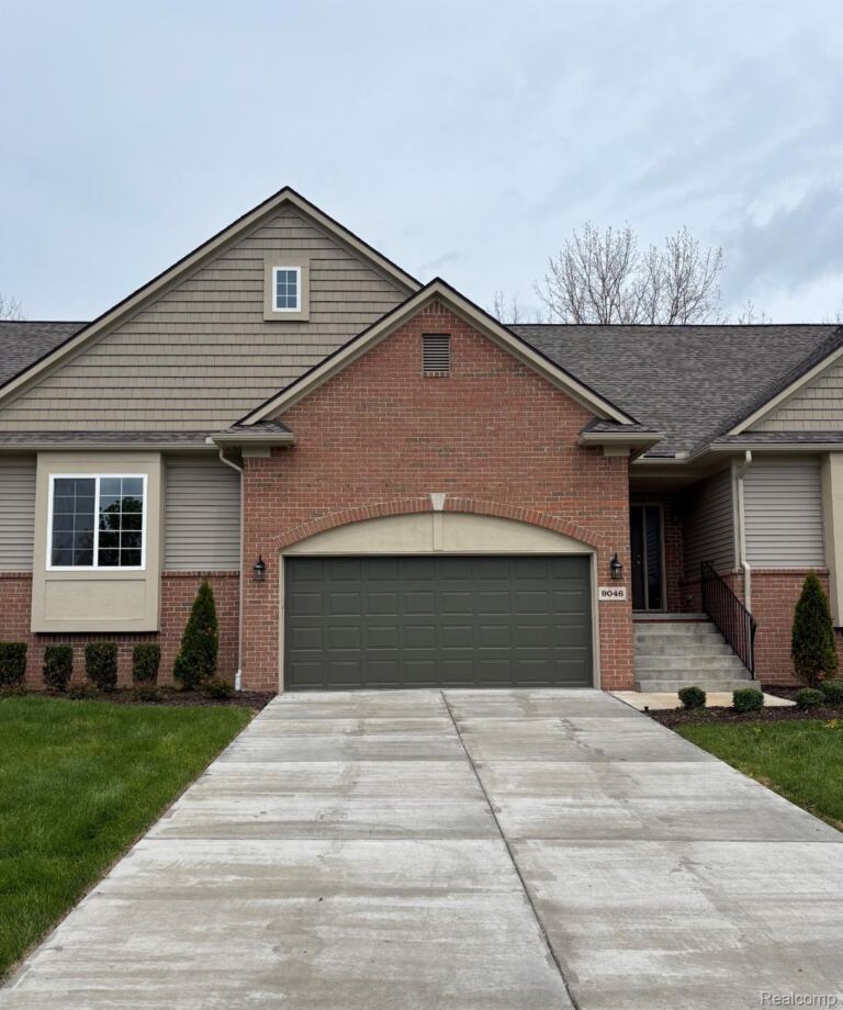 9046 Rhyan Rd, White Lake