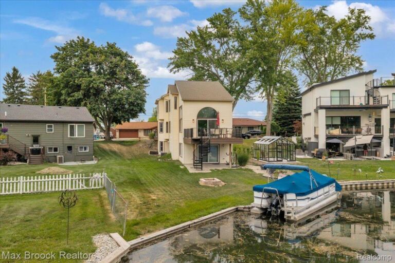 1025 Otter Ave, Waterford