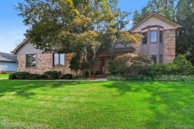 8651 Brazos Ct, White Lake