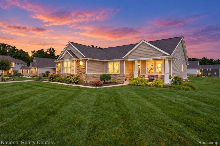 2320 Cypress Point Ct, Hartland Township