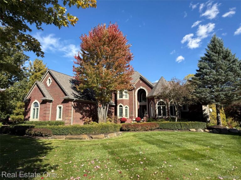 2737 Pebble Beach Dr, Oakland Charter Township