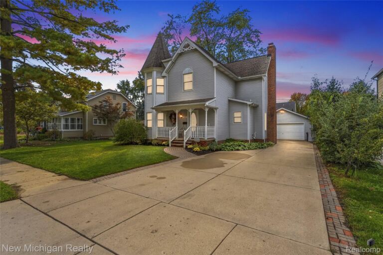 445 Crystal St, Milford