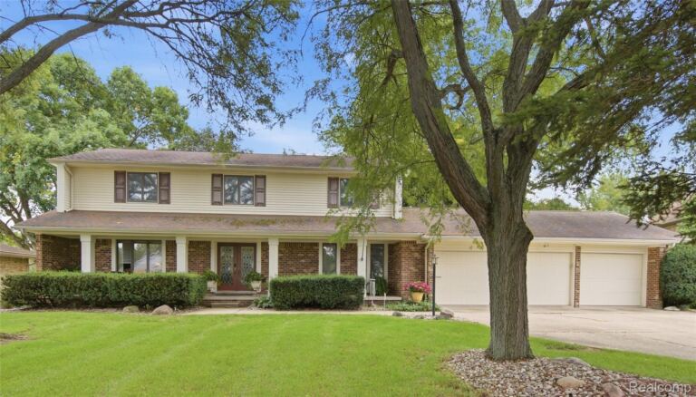 1510 Kings Carriage Rd, Grand Blanc