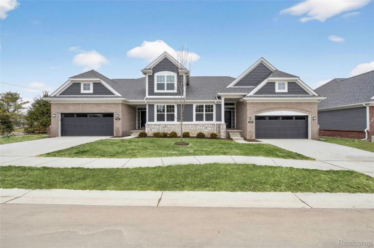1436 Turner Dr, Commerce Charter Township