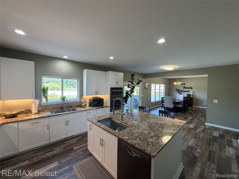 452 Lydia Ln, Linden