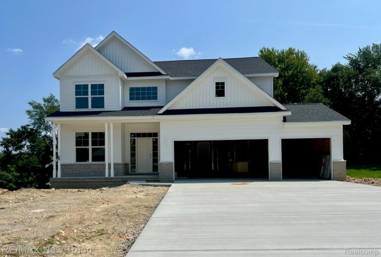 2100 Crested Butte Dr, White Lake