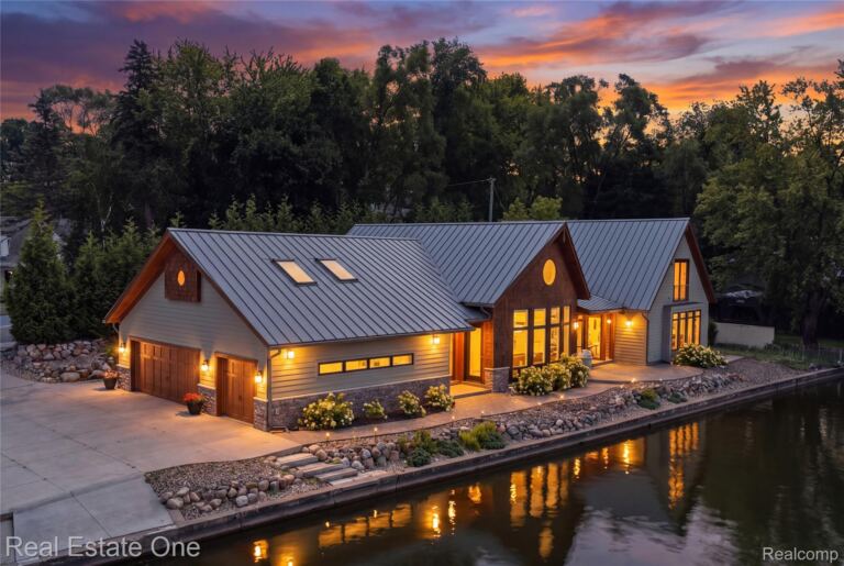 9276 Silverside, Green Oak Township