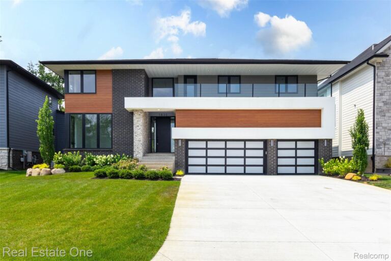 1830 Sadie Shore Dr, Commerce Charter Township