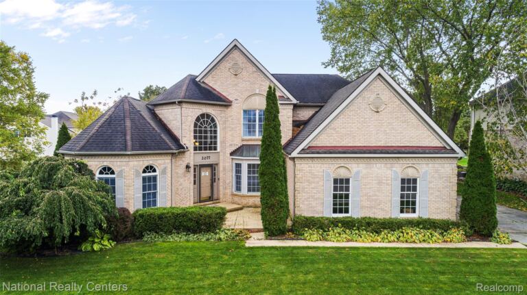 2077 Applebrook Drive, Commerce Charter Township