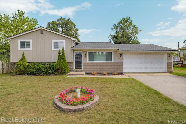 348 Decca Dr, White Lake Charter Township