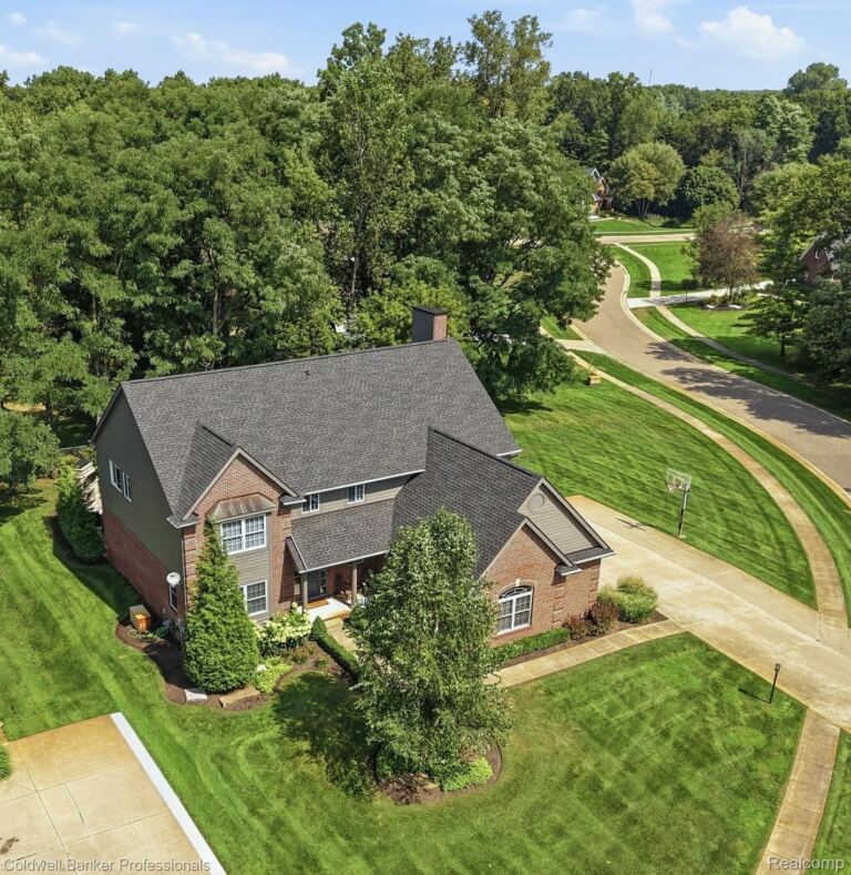 1928 Tranquil Ct, Commerce Charter Township