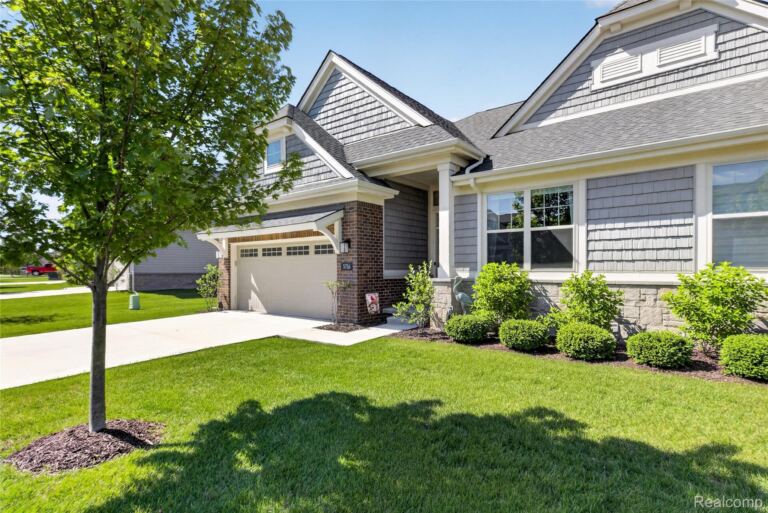 3716 Chatham Pl, Brighton Township