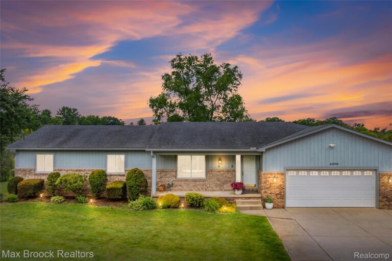 2000 Matthew St, Commerce Charter Township