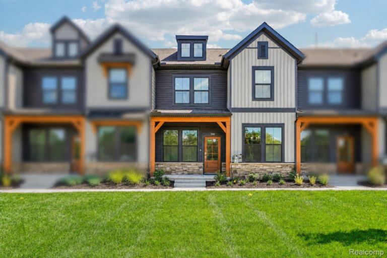 289 Lantana Dr, Brighton