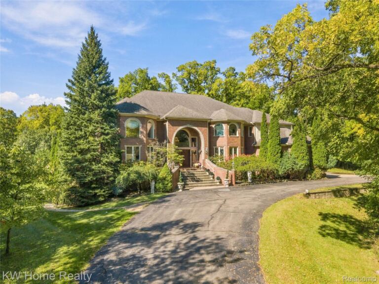 6364 Golden Ln, West Bloomfield Charter Township
